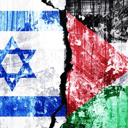 Eine Fotomontage zeigt die israelische und palästinensische Flagge nebeneinander, dazwischen klafft ein Riss.