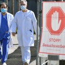 Bayern 2 debattiert: Krankenbesuche in der Pandemie - Pflegende, Patienten und Angehörige zwischen Menschlichkeit und Infektionsschutz