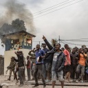 Aufgebrachte Menschen bei Straßenprotesten im Osten der Demokratischen Republik Kongo gegen die Soldaten der UNO-Friedensmission MONUSCO im Juli 2022