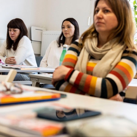 Frauen in einem Klassenzimmer