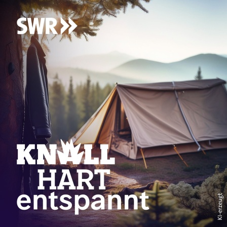 Keyvisual Knallhart entspannt Staffel 2: Zelt in der Natur, mit an den Nagel gehängtem Ledermantel und Augenklappe - Symbole für den Actionhelden Samuel L. Jackson, dessen deutsche Stimme, Engelbert von Nordhausen, im Podcast &#034;Knallhart entspannt&#034; zu hören ist