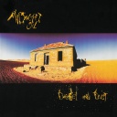 1987 veröffentlichte die australische Rockband Midnight Oil ihr sechstes Studioalbum &#034;Diesel And Dust&#034;. Auf dem Album ist auch einer der größten Hits der Band &#034;Beds Are Burning&#034;.