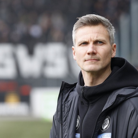Geschäftsführer Michael Parensen (Sturm Graz) am Rande des Fußballplatzes (Bild: picture alliance / APA / picturedesk.com /Erwin Scheriau)