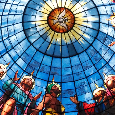 Kirchenkuppel mit der Darstellung des Heiligen Geistes über den Aposteln
