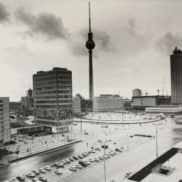 Ost-Berlin, 2.10.1969: Alexanderplatz mit dem Fernsehturm (Bild: picture alliance/brandstaetter images/Votava)