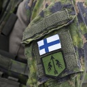 Ein Soldat nimmt an einer Krisenmanagementübung der Finnischen Internationalen Bereitschaftstruppe (SKVJ) im Rahmen der NATO Evaluation Level 2 (NEL2) teil.