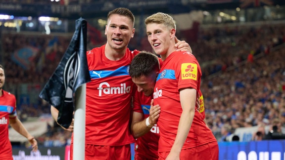 Sportschau Bundesliga - Holstein Kiel Entführt Drei Punkte Auf Schalke