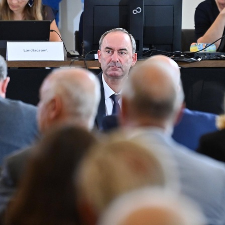 Hubert Aiwanger (Freie Wähler) bei einer Debatte zur Flugblatt-Affäre im bayerischen Landtag.