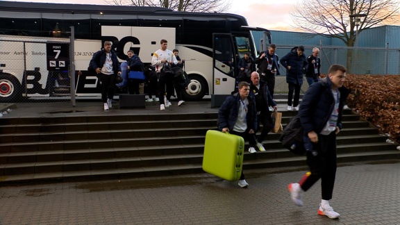 Sportschau Handball-wm 2025 - Das Dhb-team Kommt An Der Halle An