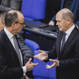 Friedrich Merz und Olaf Scholz im Bundestag