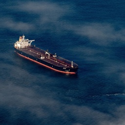 Der manövrierunfähige Tanker "Eventin" liegt zwischen Binz und Sassnitz auf der Reede Sassnitz.