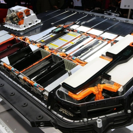 Eine Lithium-Ionen-Batterie aus 35-Zell-Modulen. In Bitterfeld will ein amerikanisches Unternehmen künftig Batterien für Elektroautos produzieren. 