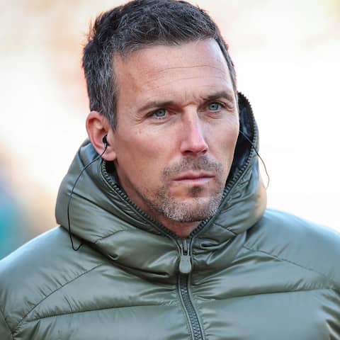 Trainer Christian Eichner am Spielfeldrand beim Spiel Karlsruher SC gegen FC Nürnberg.
