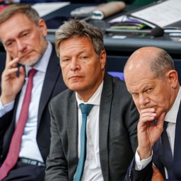 Christian Lindner, Robert Habeck und Olaf Scholz nehmen an einer Sitzung des Bundestags teil, 06.06.2024.