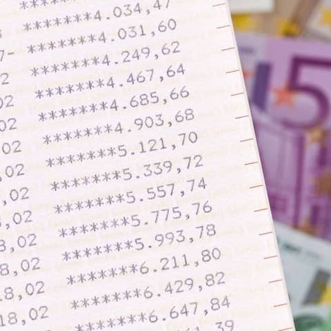 Euro Geldscheine mit Sparbuch