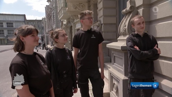 Tagesthemen - Kreativität Pur - Tischler-azubis Im Filmstudio Babelsberg