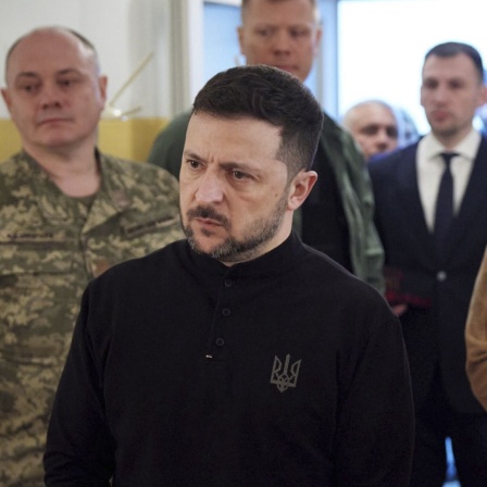 Der ukrainische Präsident Wolodymyr Selenskyj besucht ein Militärkrankenhaus in Odessa.