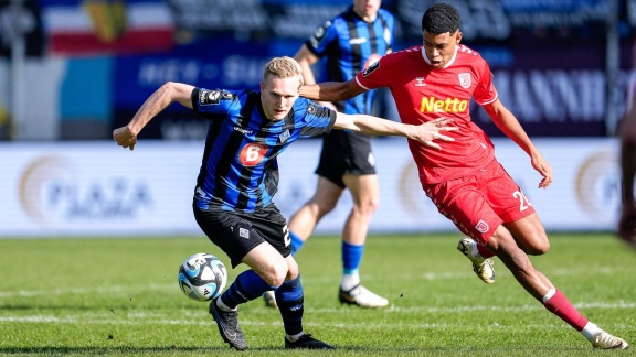 Sportschau - Spitzenreiter Regensburg Stolpert Auch Gegen Mannheim