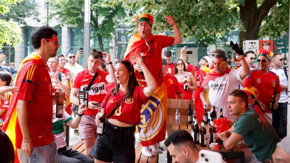 Sportschau Uefa Euro 2024 - Spanische Fans Fiebern Dem Em-finale Entgegen