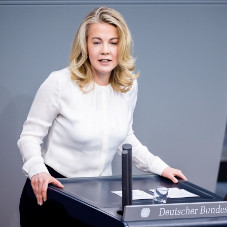 Linda Teuteberg (FDP), Mitglied des Deutschen Bundestages, spricht im Plenum des Deutschen Bundestages. 