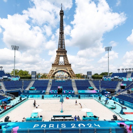 Blick in das Beachvolleyball-Stadion bei den Olympischen Spielen in Paris 2024.