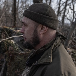 Ukrainische Soldaten Anfang März 2025 in einem Wald in der Oblast Donetsk 