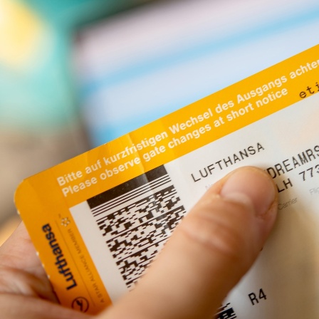 Ein Flugticket der Lufthansa