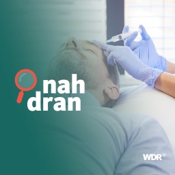 Einem Mann wird Botox gespritzt