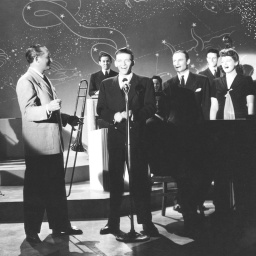 Tommy Dorsey und Band mit Sänger Frank Sinatra 1942.