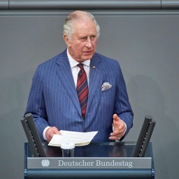 König Charles spricht während seines Staatsbesuchs in Deutschland im Deutschen Bundestag vor den Abgeordneten.
