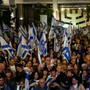 Israelis protestieren in Tel Aviv gegen die Pläne der Regierung.