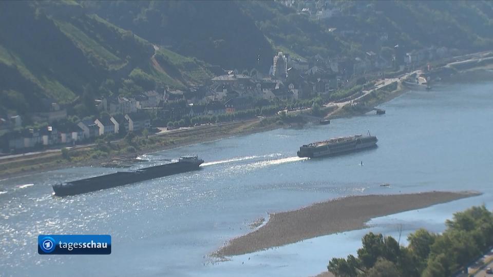 Скала лорелеи на рейне. Устье реки рейн. Сильно рейн. Сильно рейн. Сильно рейн.