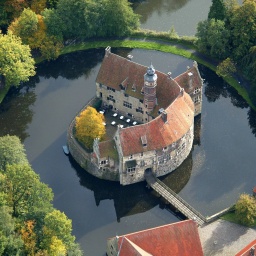 Wasserburg Vischering mit Burggraben in Lüdinghausen