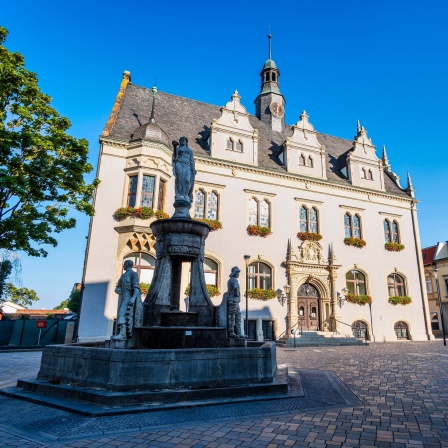 Marktbrunnen vor Rathaus Schönebeck