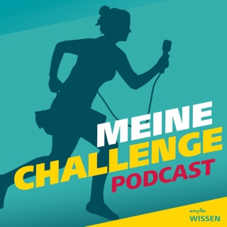 Covergrafik für Podcast Meine Challenge, zu sehen ist der Schattenriss einer Reporterin, die mit einem Mikrofon einen Berg hinaufrennt.