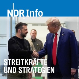 Der ukrainische Präsident Wolodymyr Selenskyj (links) gibt dem republikanischen US-Präsidentschaftskandidat und ehemaligen US-Präsident Donald Trump (rechts) bei einem Treffen die Hand.