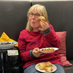 Ulla Scholz mit Heike Knispel