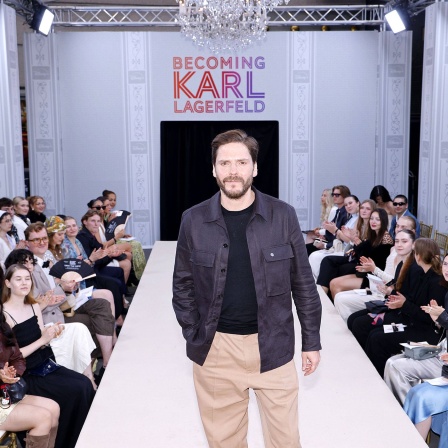 Daniel Bruehl bei der Becoming Karl Lagerfeld Disney Serien Premiere am 30.05.2024 in Berlin