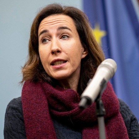 Katharina Wrohlich, Leiterin der Forschungsgruppe Gender Economics beim Deutschen Institut für Wirtschaftsforschung, bei einer Pressekonferenz. 