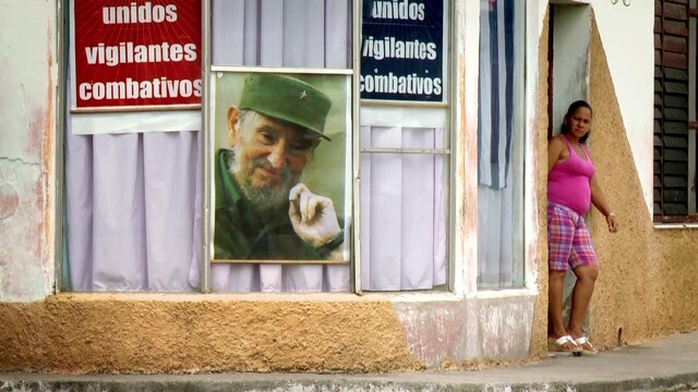 Hauswand mit Plakat von Fidel Castro