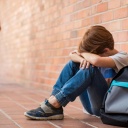 Letzter Ausweg: Anti-Suizid-Vertrag –  Wenn psychisch kranke Jugendliche zu lange auf einen Klinikplatz warten müssen