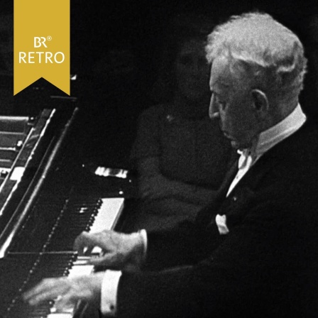 Arthur Rubinstein beim Klavierspielen