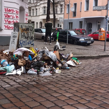 Müll und Dreck in der Neuköllner Jonasstraße