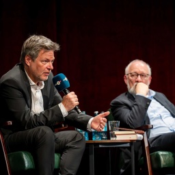 Dienend führen? - Deutschlands Rolle in Europa | Robert Habeck und Herfried Münkler © Thomas Ernst