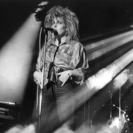 Die DDR-Sängerin Tamara Danz beim Konzert der Gruppe "Silly" am 11. Januar 1986 im Ost-Berliner Palast der Republik anläßlich der Veranstaltung "Rock für den Frieden".
