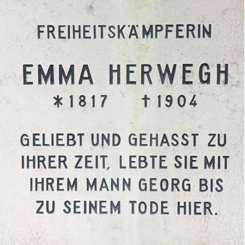 Gedenktafel für Emma Herwegh an ihrem ehemaligen Wohnhaus in Baden-Baden, Sophienstraße 21