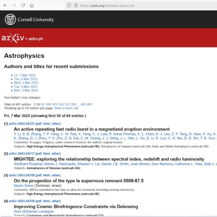 Ein Screenshot der Internetseite des Preprint-Servers astro-ph zeigt eine Auflistung verschiedener astronomischer Fachartikel nach Datum sortiert
