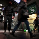 Menschen mit und ohne Maske im Berliner Hauptbahnhof. (Quelle: Picture Alliance)