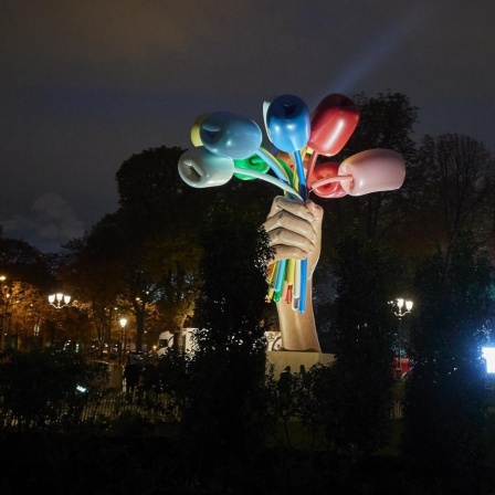 "Nuit Blanche" 2020 In Paris: Jeff Koons Skulptur erinnert an die Opfer des Bataclan Anschlags von 2015.