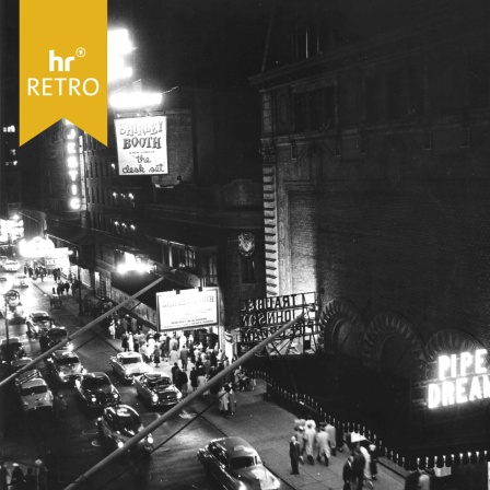 Straßenszene Broadway bei Nacht